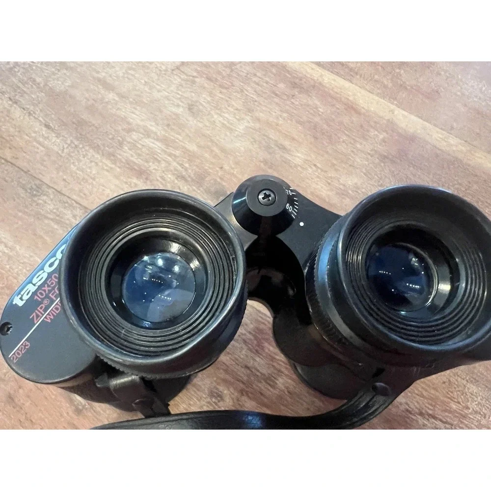 Tasco 2023 10x50MM Wide Angle Binoculars with Original Case And Lens Cleaner EUC